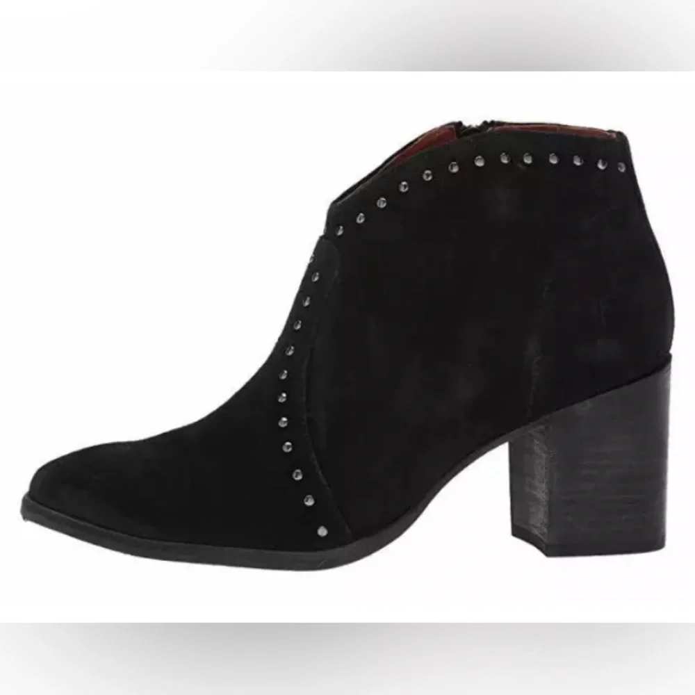 Frye® Nora Oiled Italian Black Leather Suede Stud Booties Block Heel size 9.5